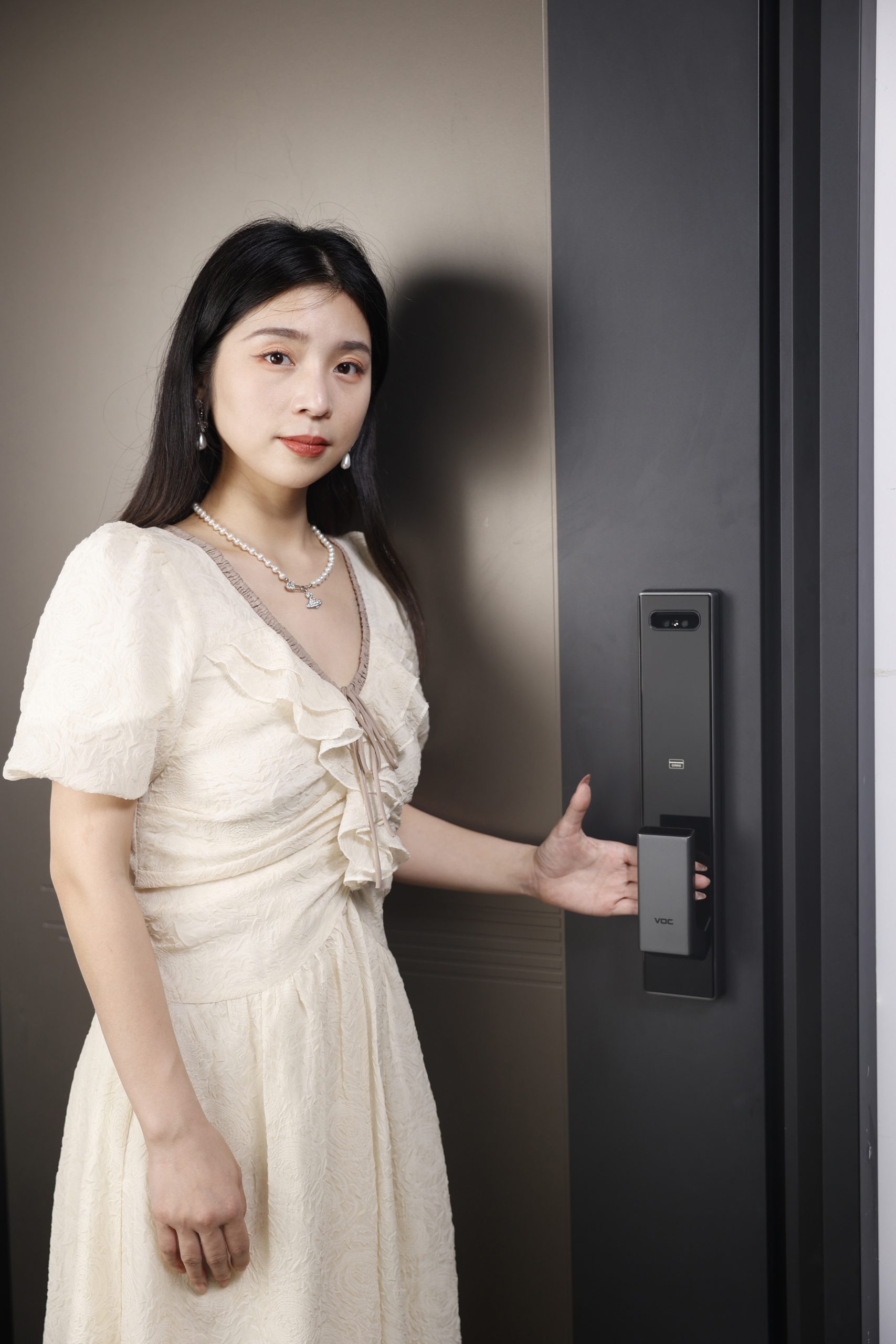 Review Lắp Đặt Thực Tế Khóa VOC T6 Hoàn Toàn Tự Động